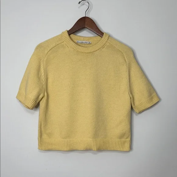 Abercrombie & Fitch Madeline Crew Neck Yellow Sweater Tee Size Small - Picture 4 of 9